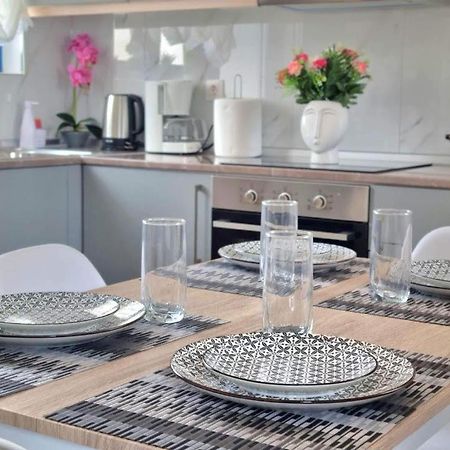 Livadia  Dionysia Apartments מראה חיצוני תמונה