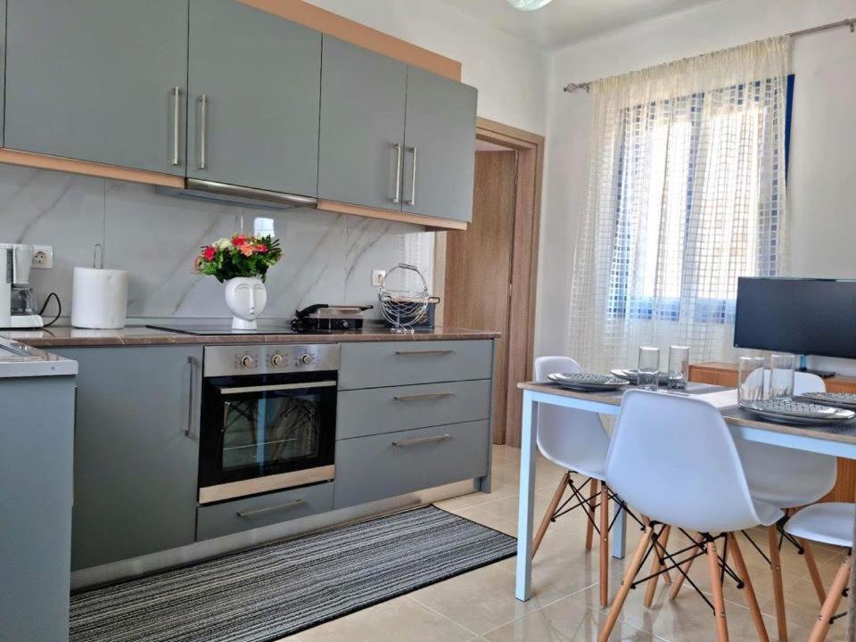 Livadia  Dionysia Apartments מראה חיצוני תמונה