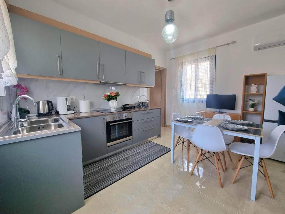 Livadia  Dionysia Apartments מראה חיצוני תמונה