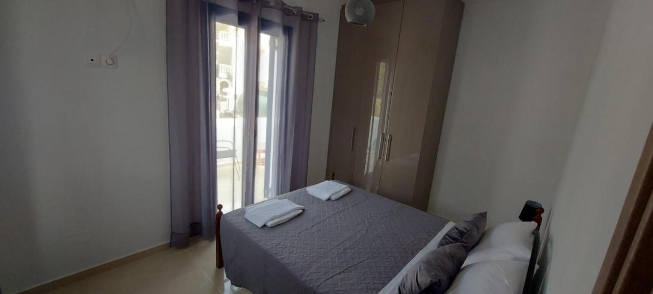 Livadia  Dionysia Apartments מראה חיצוני תמונה